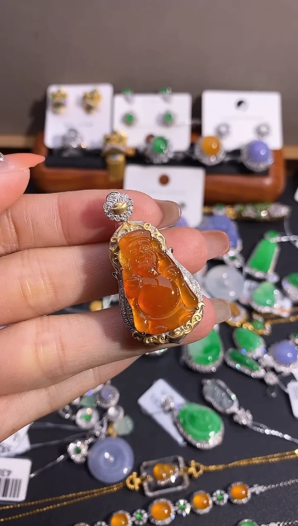 【闪购商品】翡翠颈饰18K金镶嵌吊坠