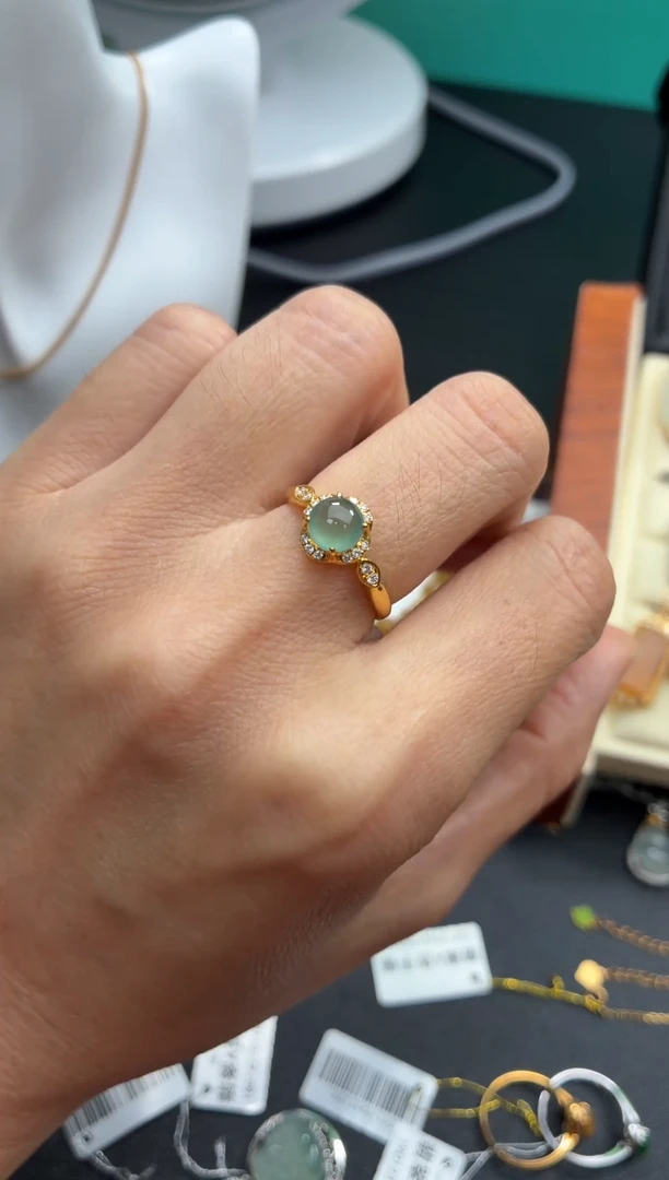 颈饰18K金镶嵌翡翠天然翡翠A货