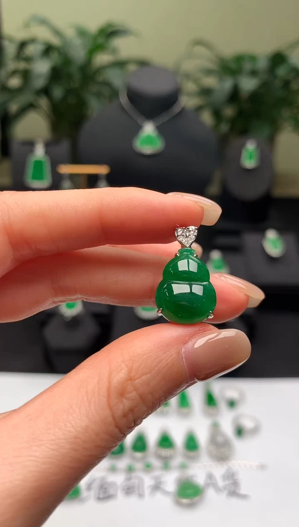 【闪购商品】翡翠颈饰18K金镶嵌葫芦