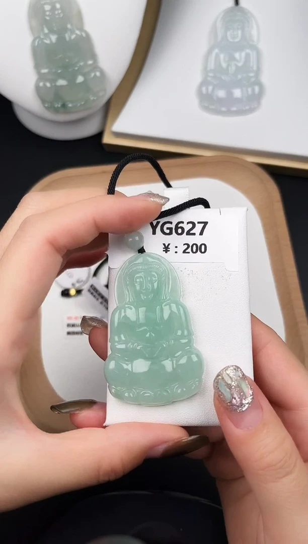 颈饰未镶嵌翡翠YG627果绿观音（微裂）