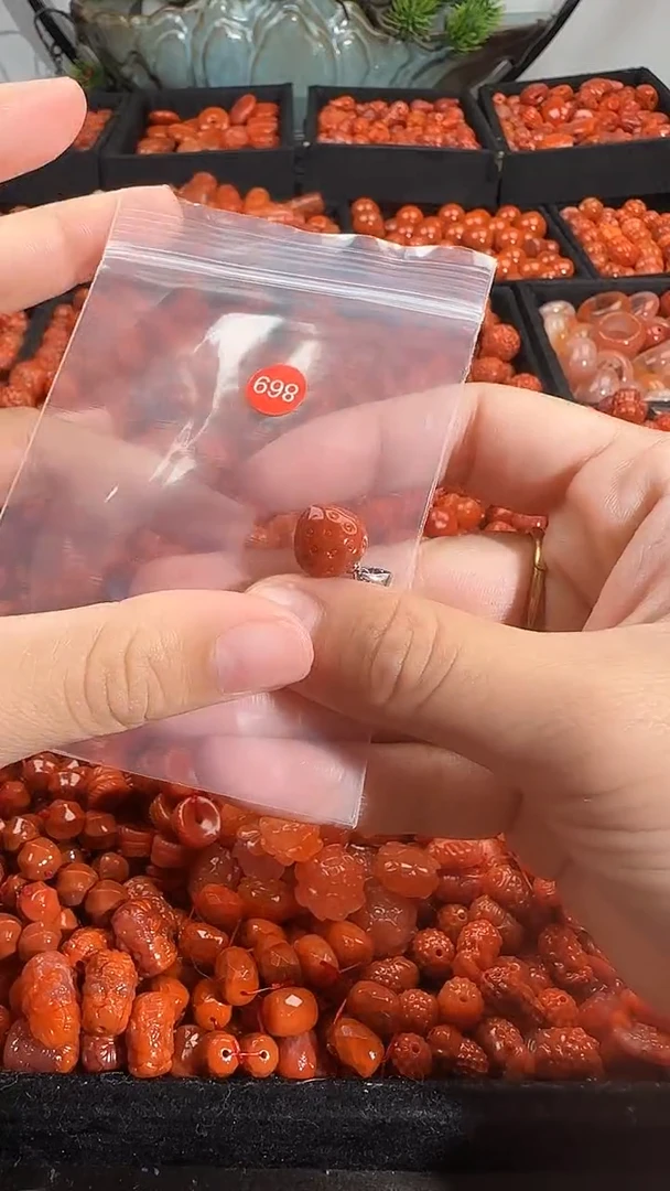 颈饰未镶嵌南红玛瑙1