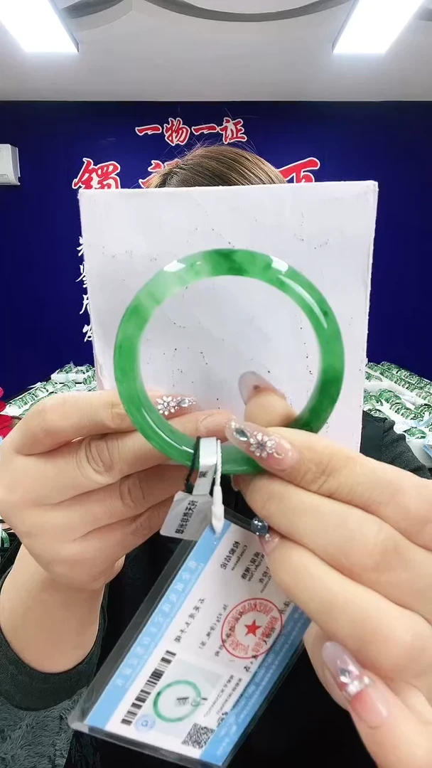 未镶嵌手镯石英质玉（非洲翠）1