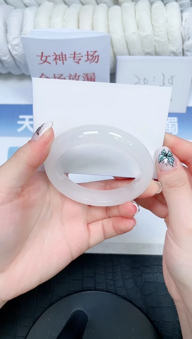 【闪购商品】石英质玉手镯未镶嵌156-58.6