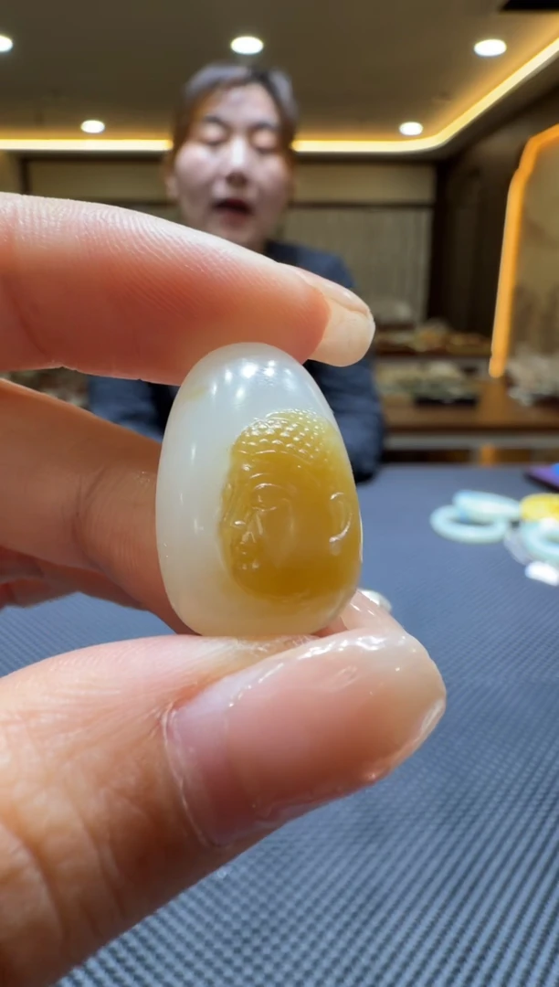 颈饰未镶嵌和田玉挂件