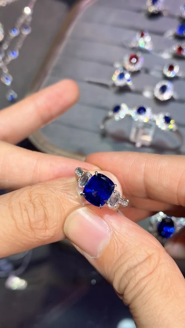 戒指蓝宝石18K金镶嵌【闪购】3.69ct/七天鉴赏/皇家蓝