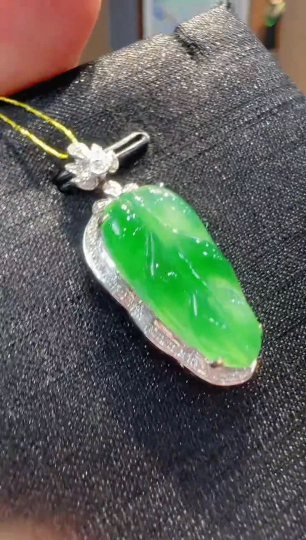 【闪购商品】翡翠吊坠(不含链)18K金镶嵌