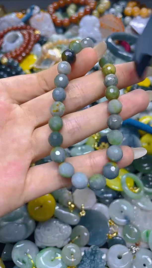 颈饰未镶嵌翡翠8MM/ T /翡翠A货，一件也是批发价