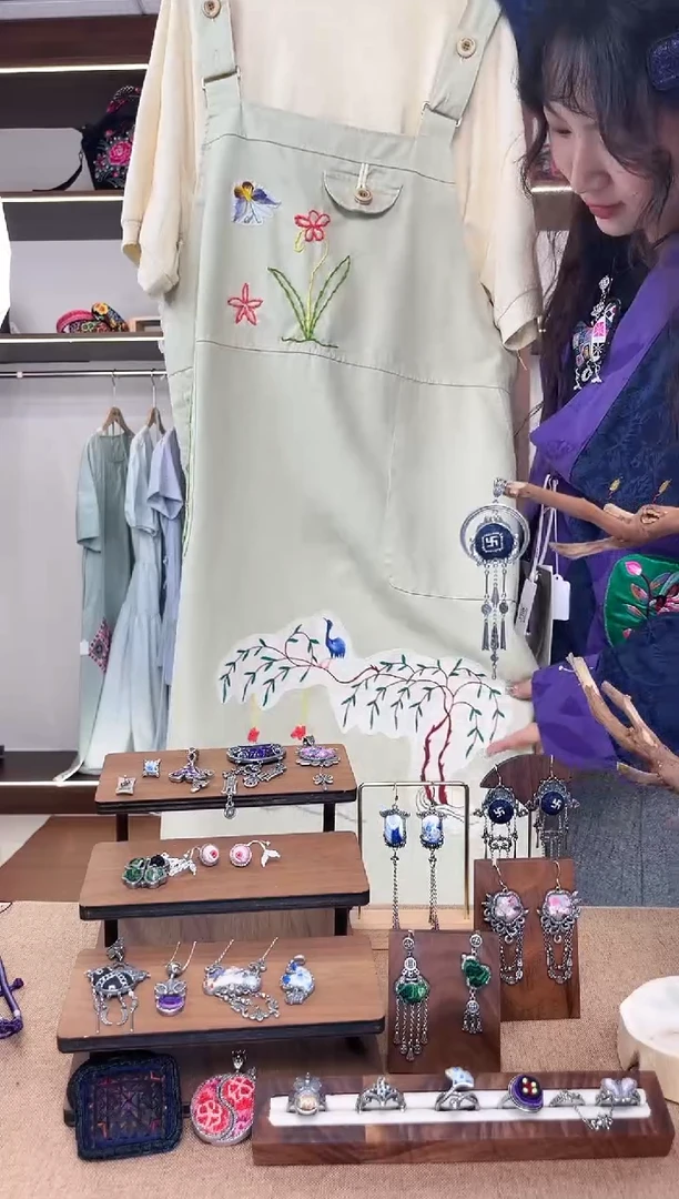 织绣A22黔东南苗族刺绣