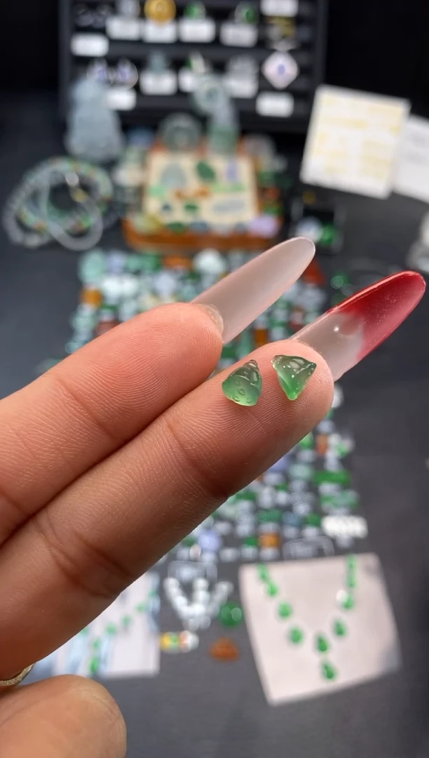 【闪购商品】翡翠挂件未镶嵌莲蓬