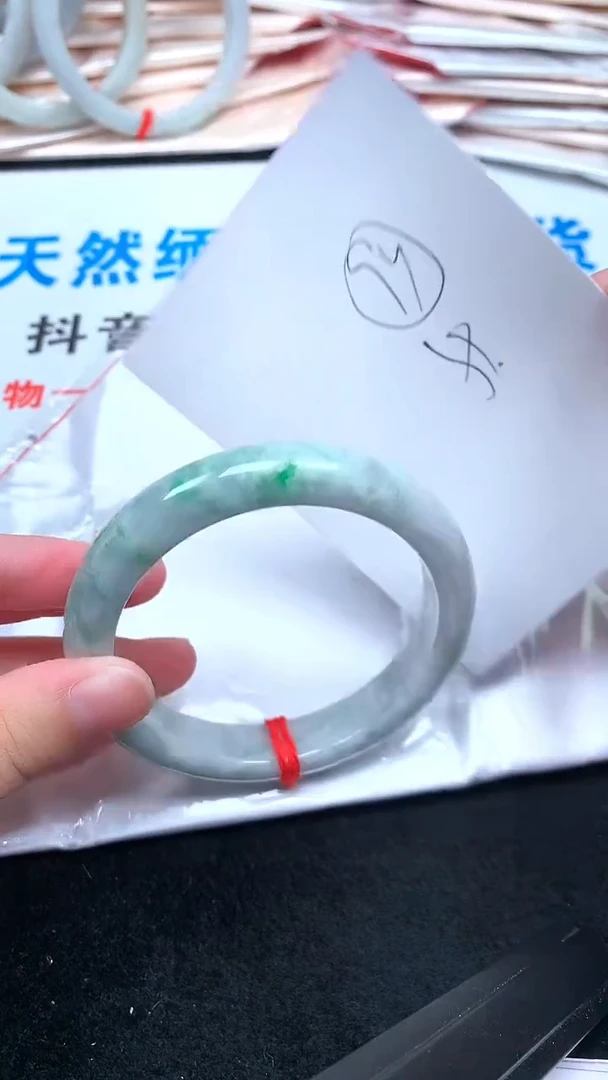未镶嵌手镯翡翠.