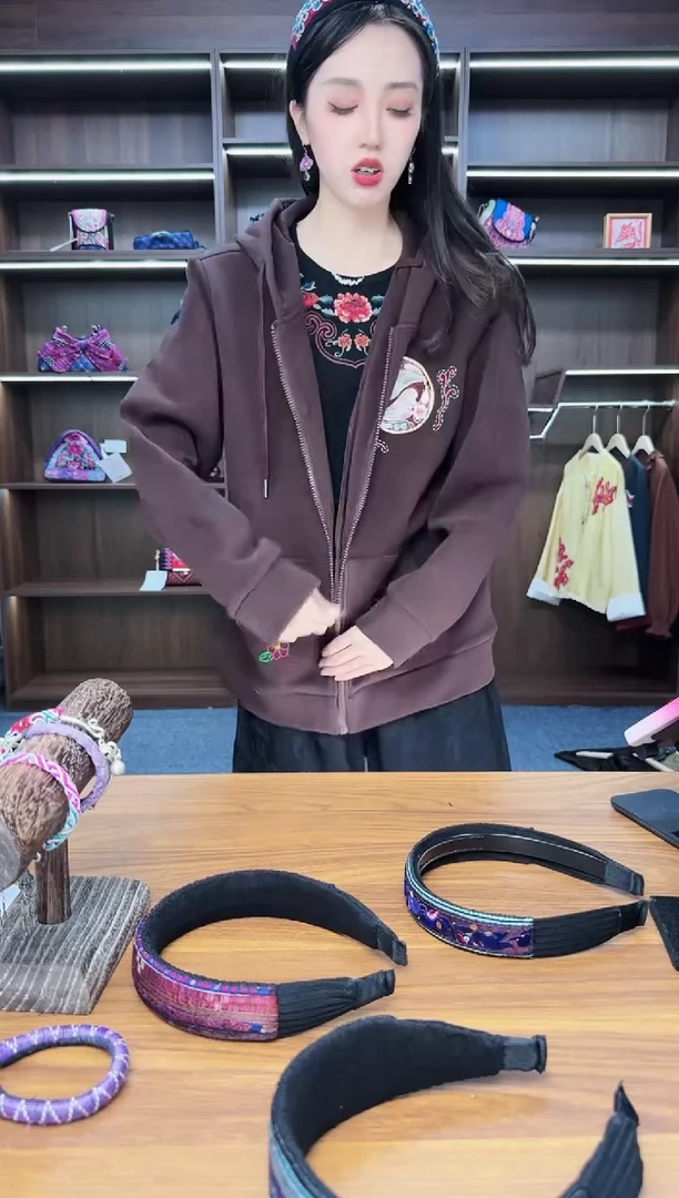织绣43蒙阿苏苗绣传承店