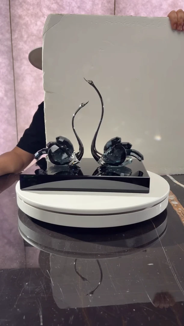 摆件CS0103050墨兰水晶天鹅一对+300*200黑水晶底座