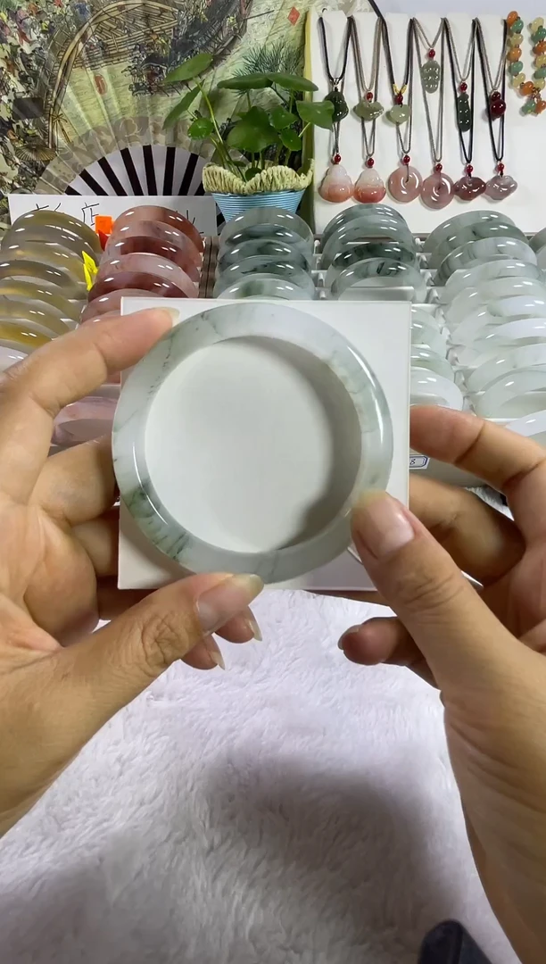 石英质玉（天山翠）手镯未镶嵌58