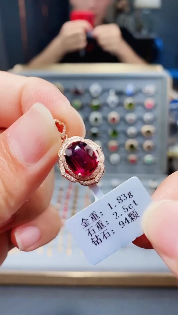 颈饰18K金镶嵌碧玺2.5..