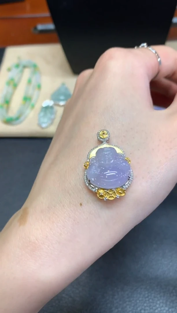 【闪购商品】翡翠颈饰18K金镶嵌财神爷【无服务费】