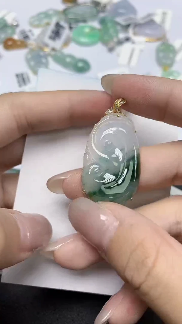 翡翠18K金镶嵌颈饰天然缅甸翡翠A货
