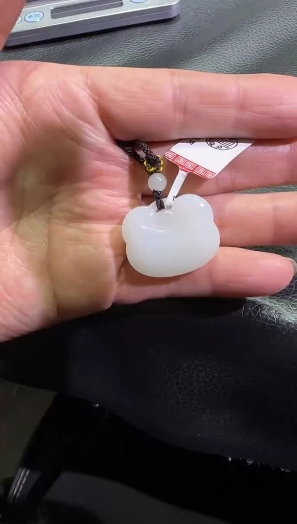 吊坠(赠链)未镶嵌和田玉天泰白玉挂件（产地直发）