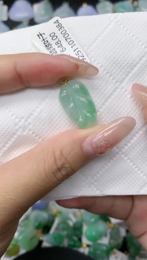 颈饰18K金镶嵌翡翠1111111111