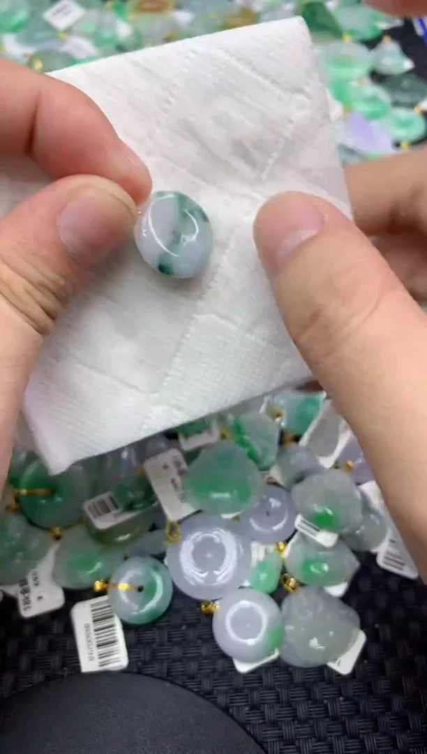 翡翠18K金镶嵌颈饰11111111