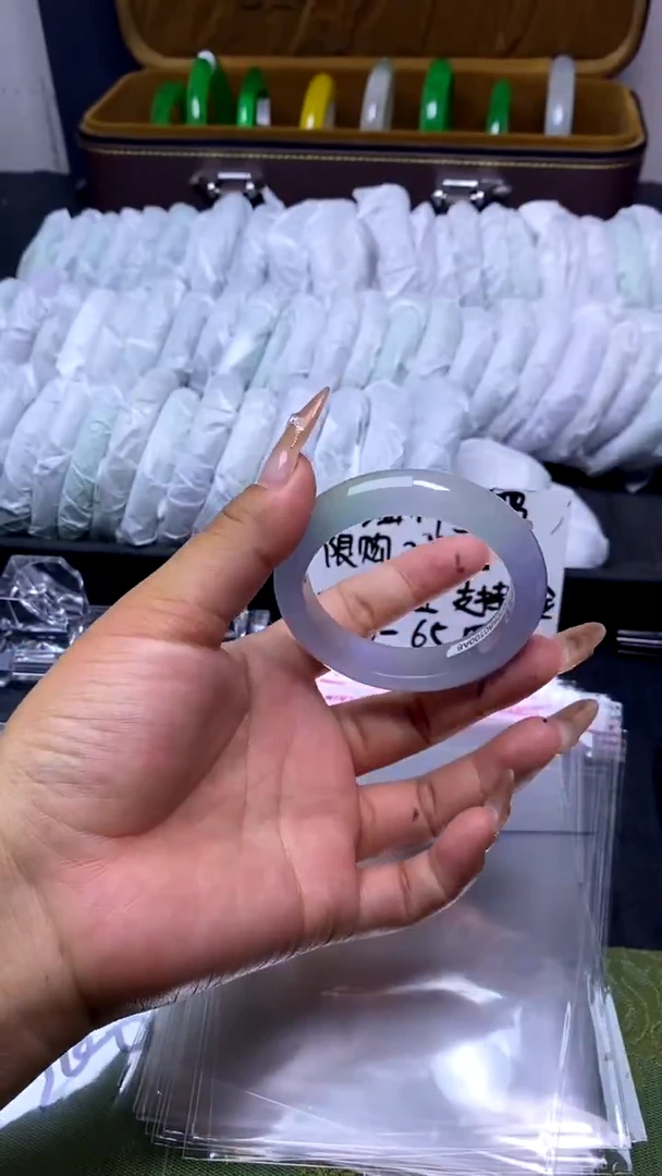 时尚女款缅料手镯 237