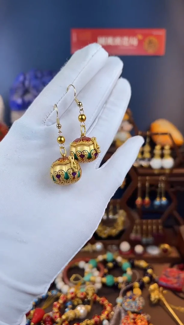 用****4，柿柿如意珐琅耳钩