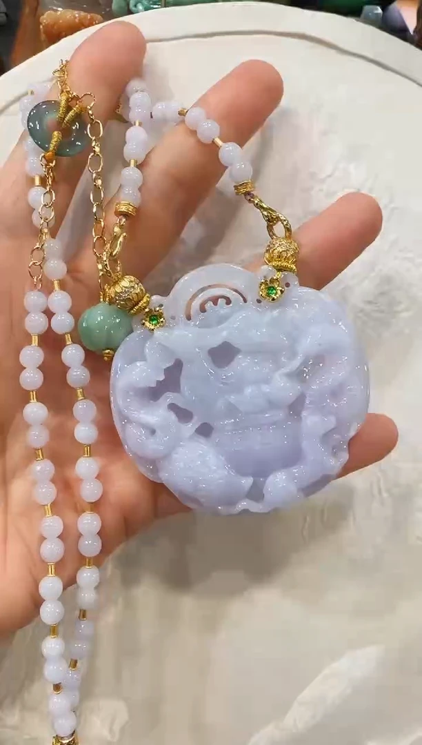 翡翠未镶嵌颈饰国风