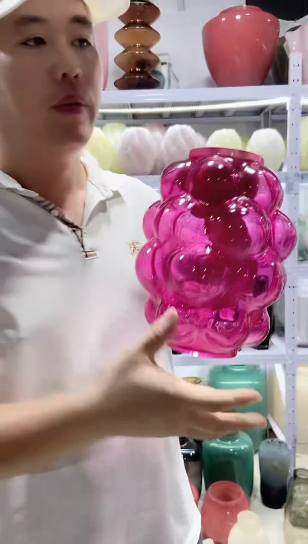 红色花瓶.......