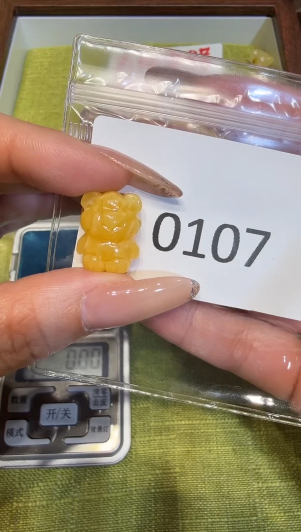 蜜蜡吊坠(不含链)未镶嵌【特价款】保真琥珀蜜蜡小熊不退不换-0107