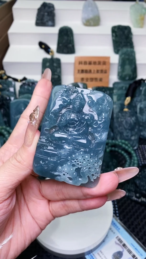 颈饰未镶嵌翡翠