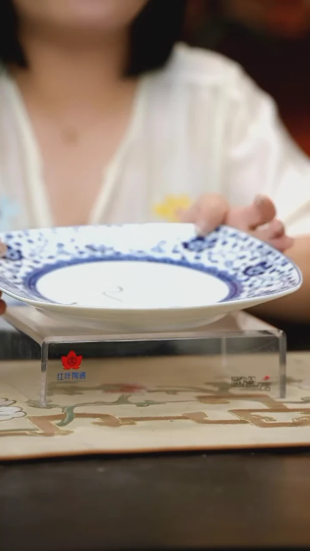 1个微瑕青花牡丹10英寸四方盘