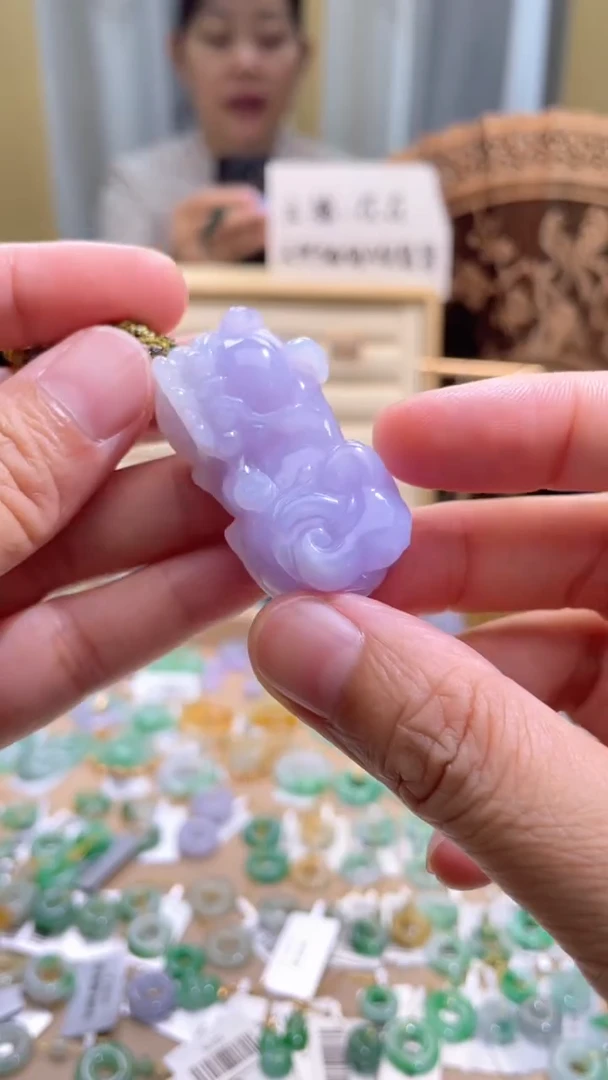 颈饰未镶嵌翡翠貔貅