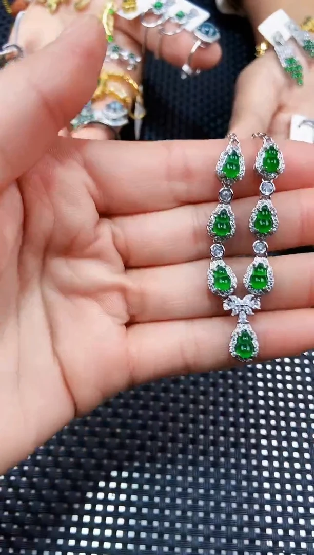 【闪购商品】翡翠颈饰未镶嵌111111111