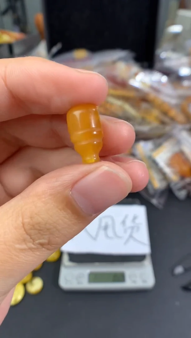 蜜蜡未镶嵌珠宝奇石1