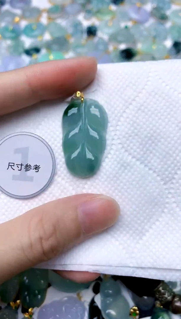 颈饰18K金镶嵌翡翠天然A货翡翠