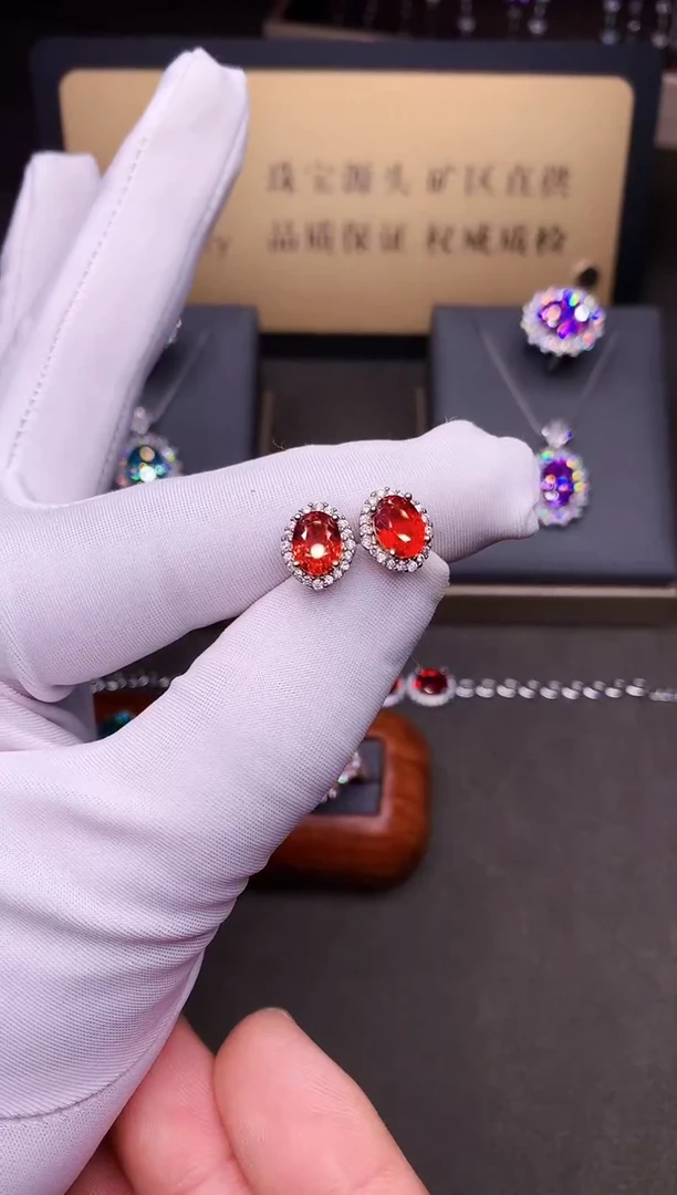 银S925镶嵌耳饰红色碧玺······