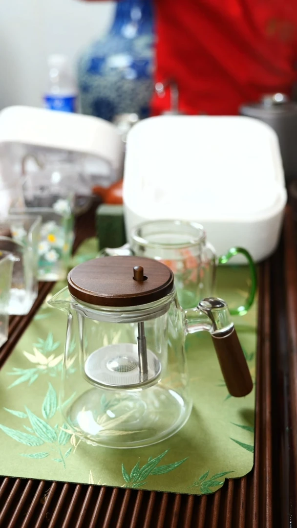 耐热玻璃无盖款木把飘逸壶1个