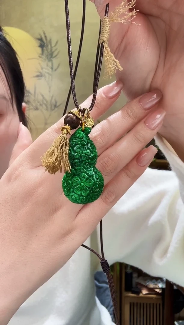 颈饰未镶嵌翡翠吊坠