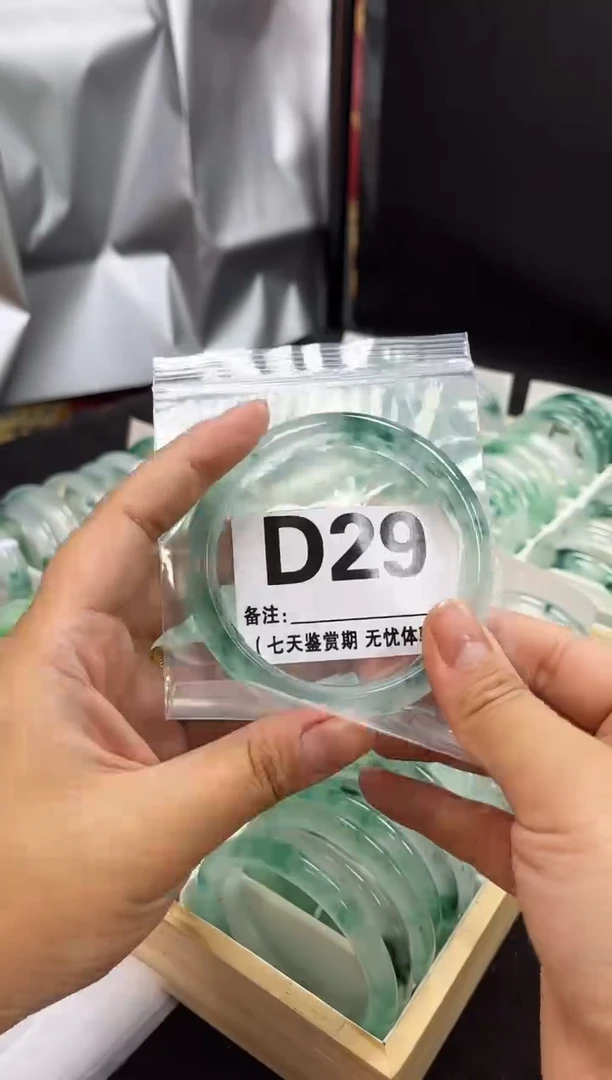 【闪购商品】石英岩玉手镯未镶嵌D29