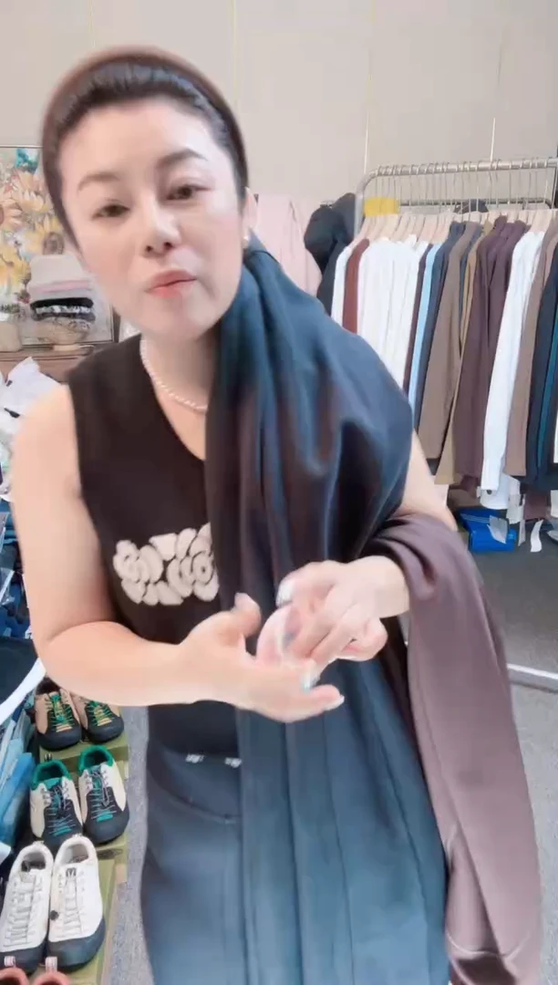黑色微喇裤XL