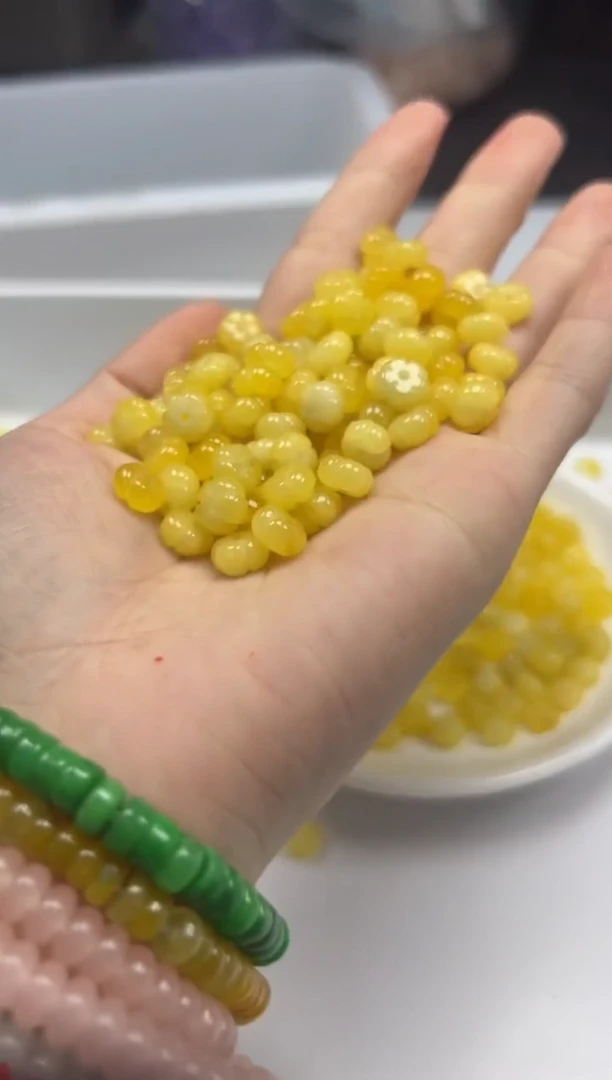 玛瑙/玉髓颈饰未镶嵌w2733鸡油黄五瓣花8mm*10颗