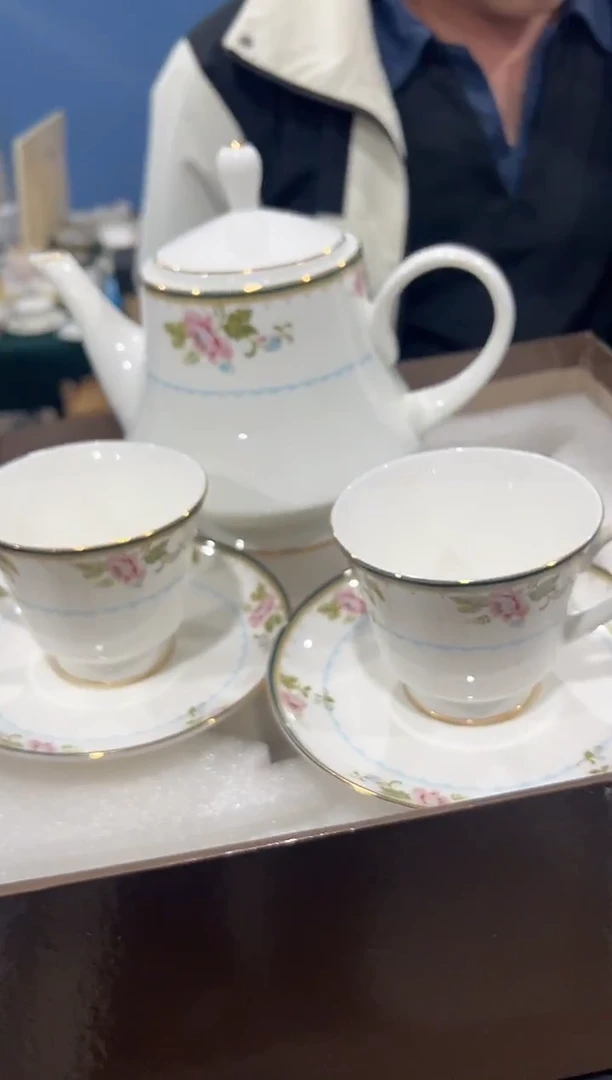 杯子骨瓷（原盒）下午茶套（一壶两杯两碟）