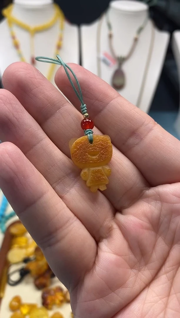 未镶嵌颈饰琥珀挂件