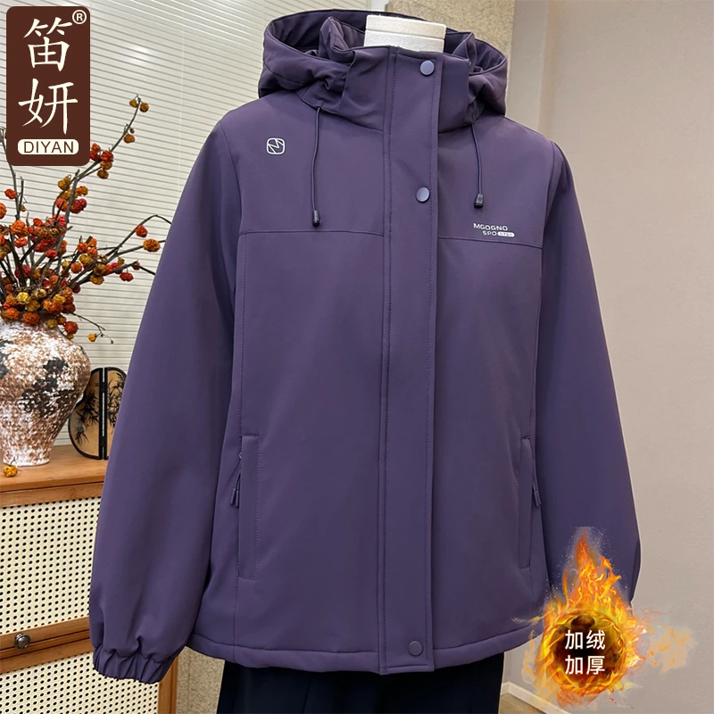 高端妈妈新款今年流行加厚好看洋气保暖高级独特漂亮冲锋衣外套女