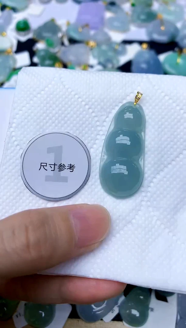 颈饰18K金镶嵌翡翠天然A货翡翠