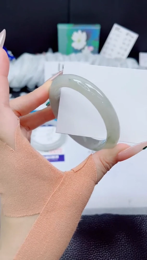 石英质玉手镯未镶嵌130-54