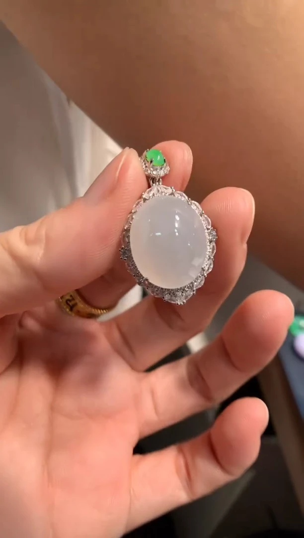 颈饰银S925镶嵌翡翠蛋面