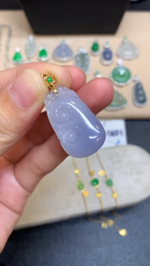 颈饰18K金镶嵌翡翠如意【无服务费【48小时鉴赏期】