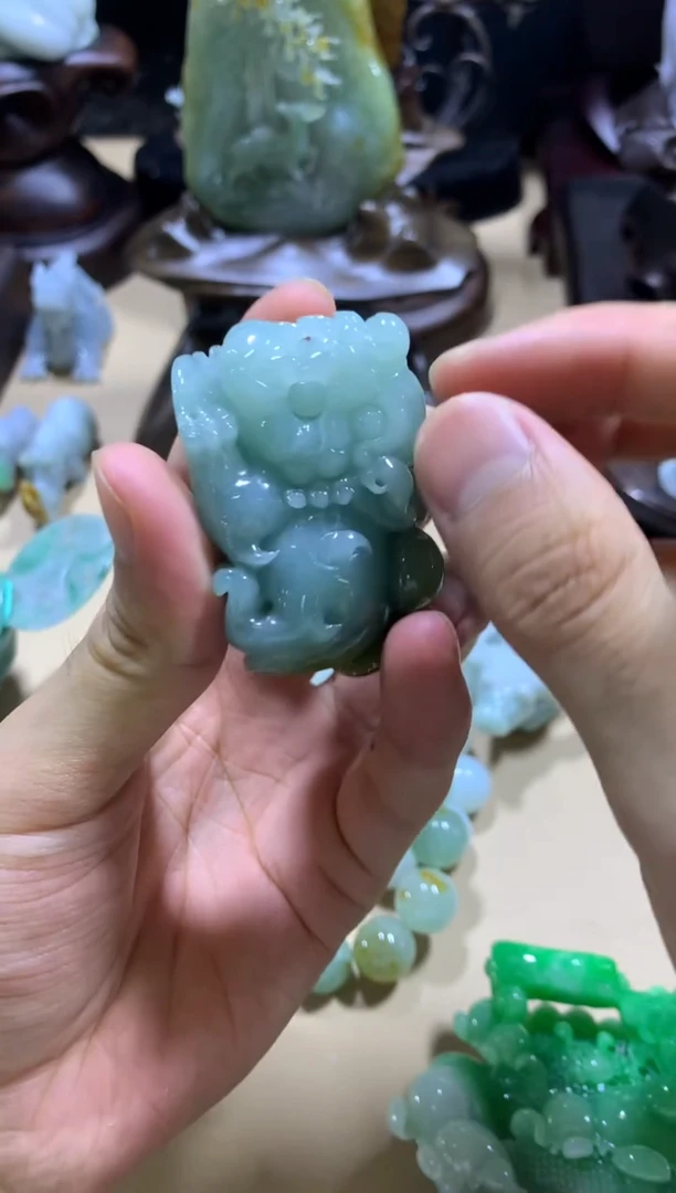 翡翠把件未镶嵌翡翠摆件