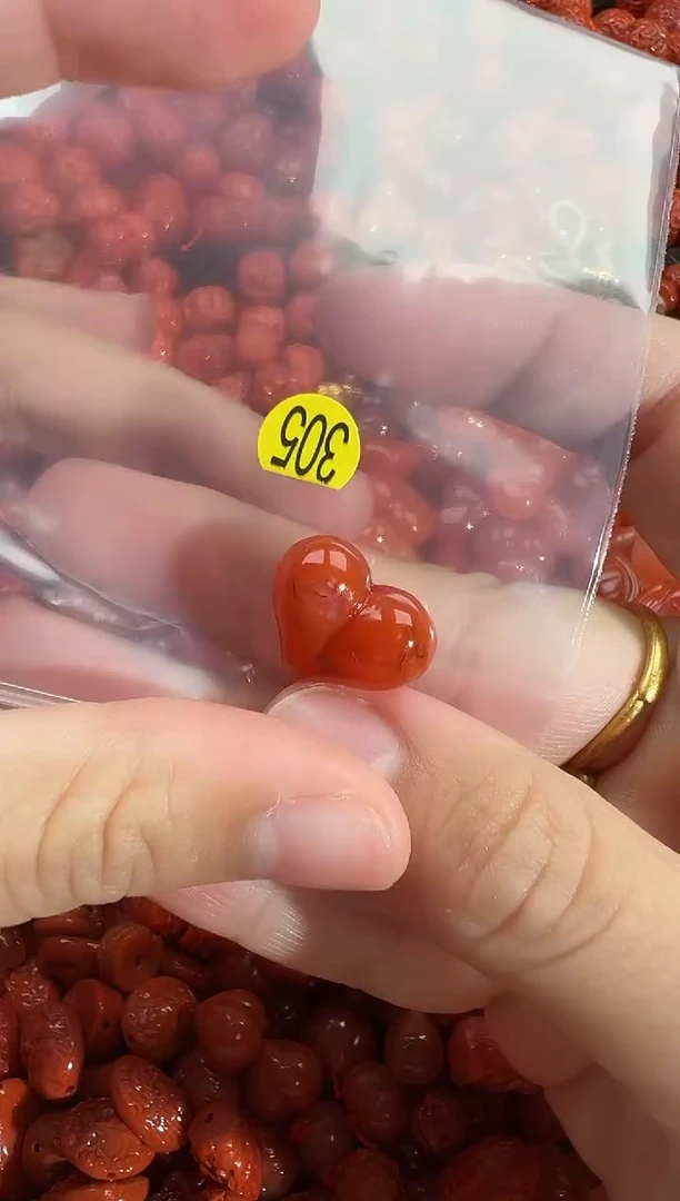 颈饰未镶嵌南红玛瑙1