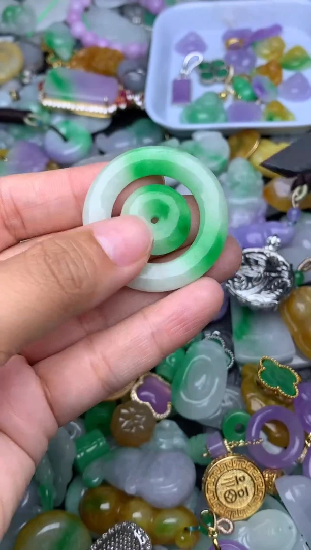 颈饰未镶嵌翡翠天然缅甸翡翠吊坠